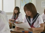 日本水手JK服國中少女在課室親密快感